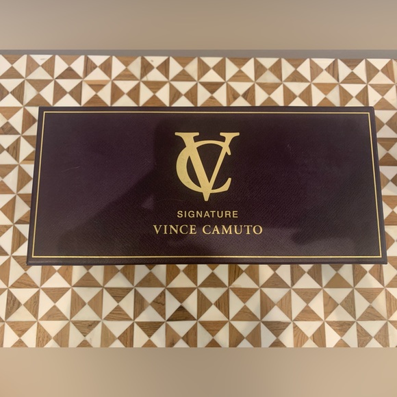 NIB Vince Camuto Signature VI- Chelsie Black-White Pepe Snake Flats - Picture 10 of 10